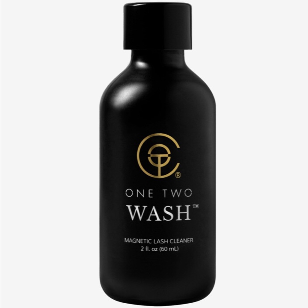 One two cosmetics eyelash cleaner 🆕